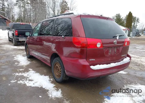 2009 Toyota Sienna Le z USA, uszkodzony, nr VIN 5TDBK23C79S024102